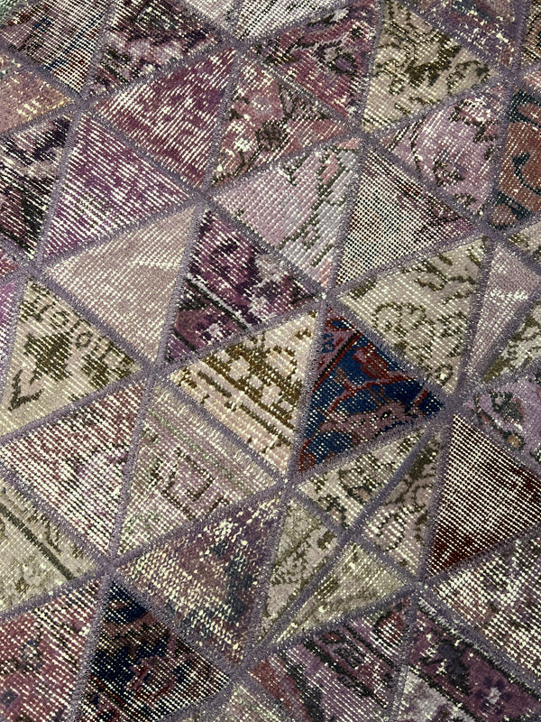 Alfombra Patchwork de Lana Hecha a Mano, color Morado. Colección Kadikoy.