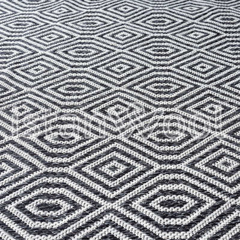 Alfombra Moderna Pelo Corto, Color Blanco con Negro. Colección Goztepe